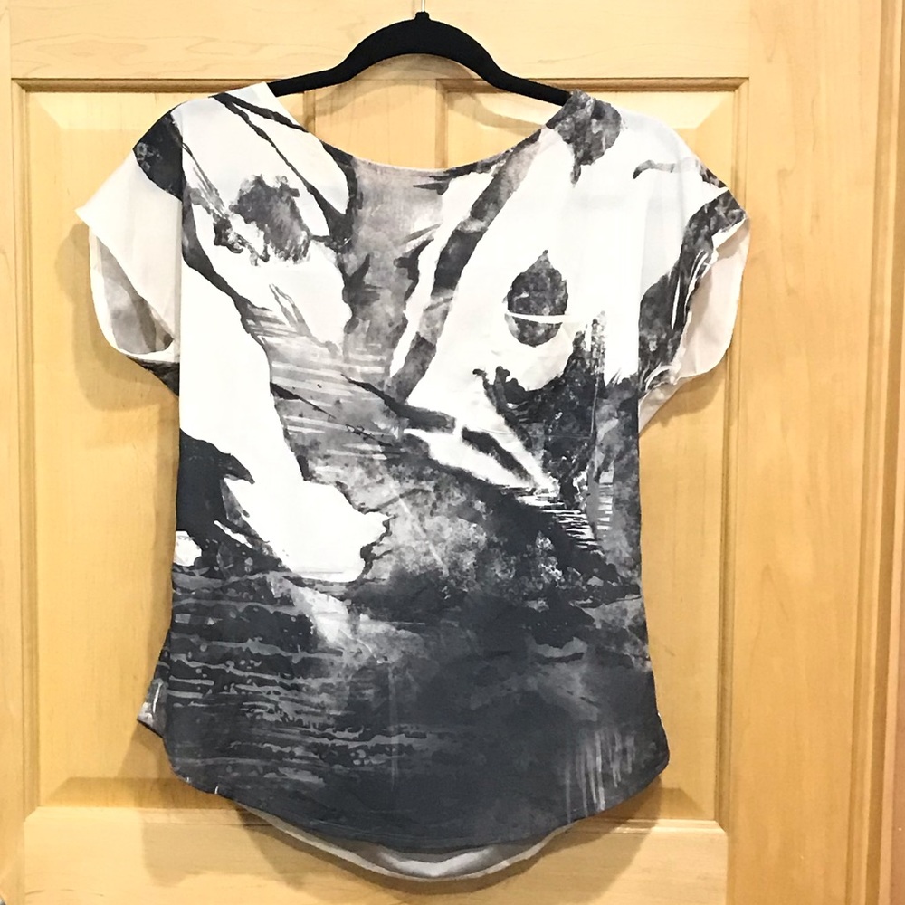 Lush cap sleeve blouse size M cream Gray design